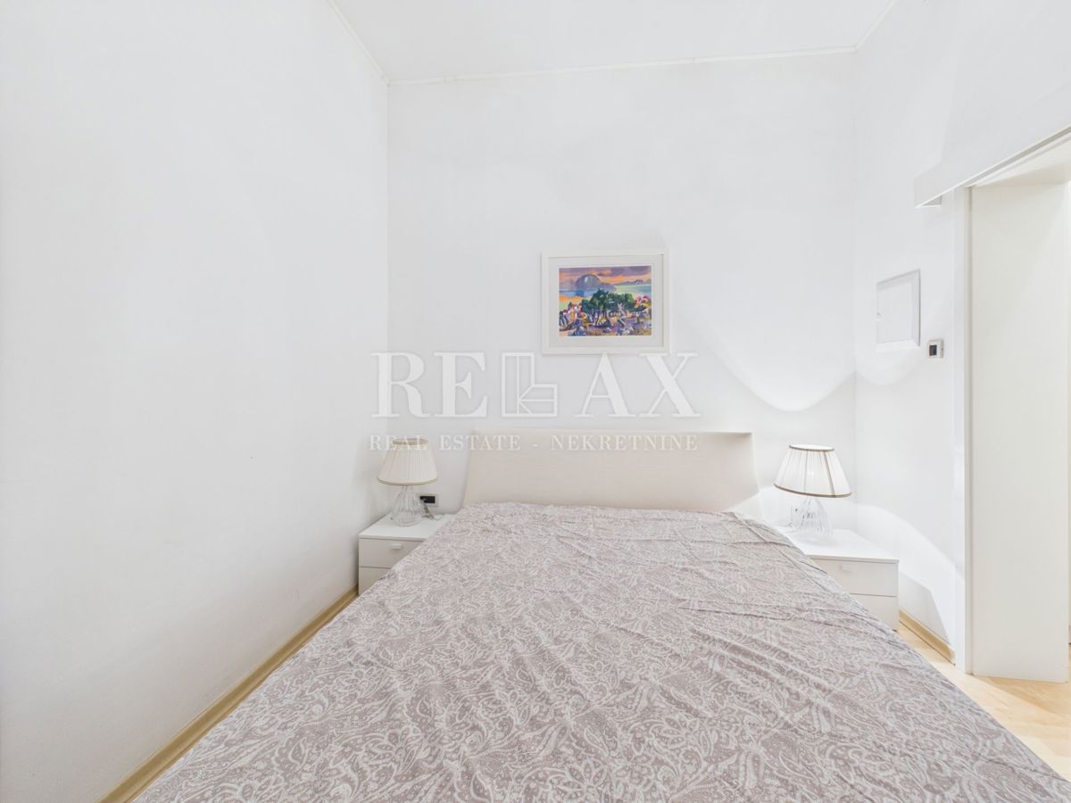 Crikvenica - apartma z veliko teraso, 90 m od plaže