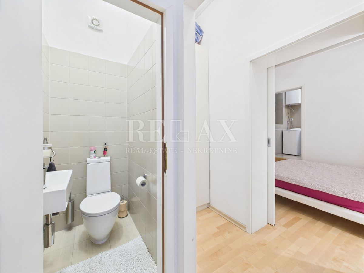 Crikvenica - apartma z veliko teraso, 90 m od plaže