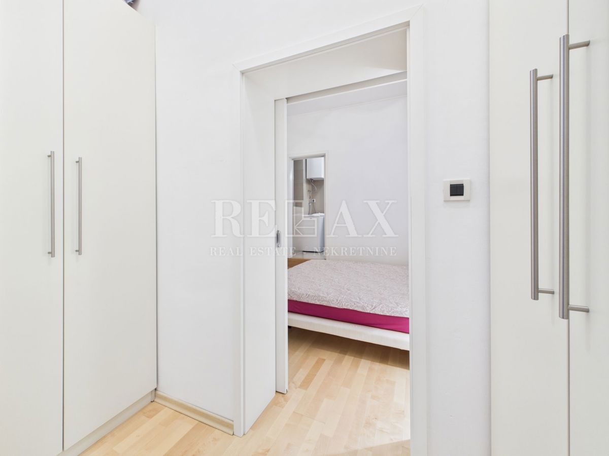 Crikvenica - apartma z veliko teraso, 90 m od plaže