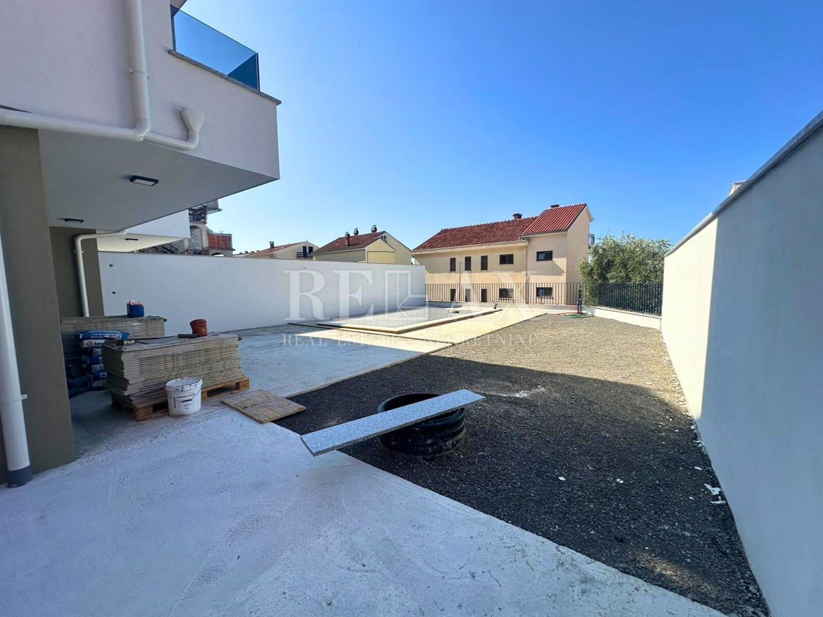 Dramalj - dvonadstropno stanovanje z bazenom, novogradnja