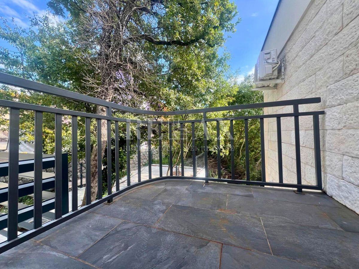 Rijeka, Srdoči - stanovanje v novogradnji s strešno teraso