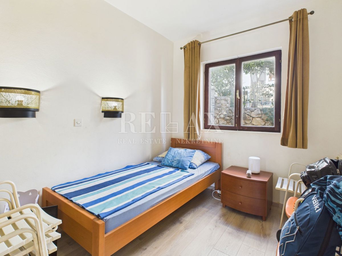 Dramalj - hiša z dvema stanovanjskima enotama