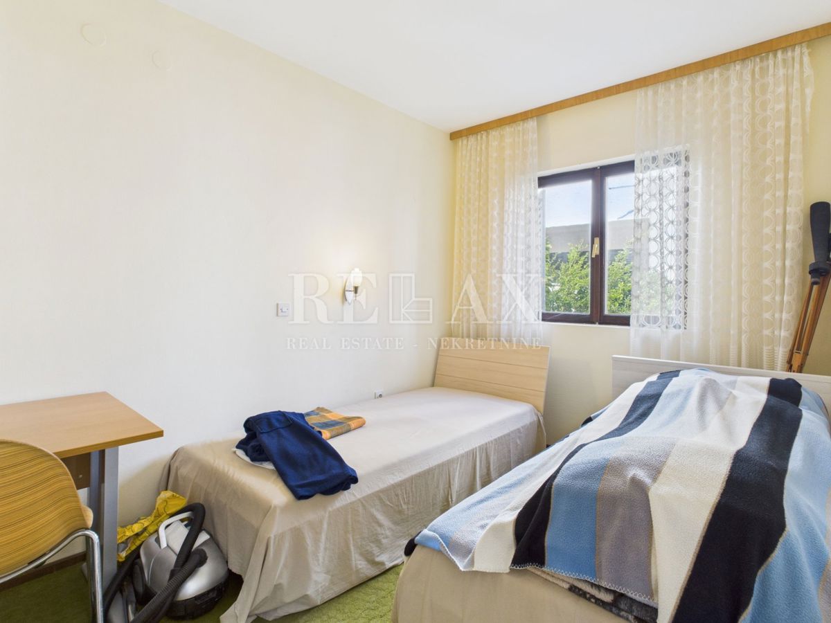 Dramalj - hiša z dvema stanovanjskima enotama