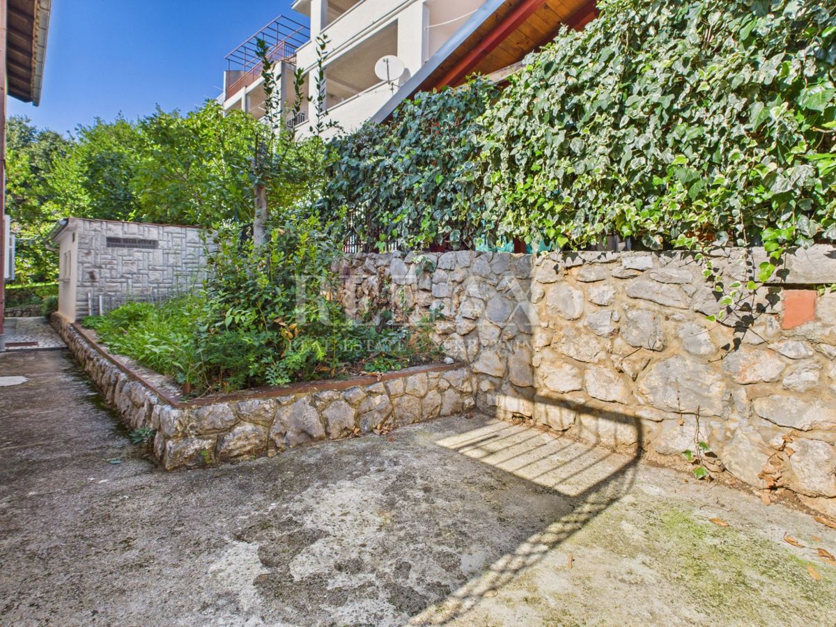 Dramalj - hiša z dvema stanovanjskima enotama