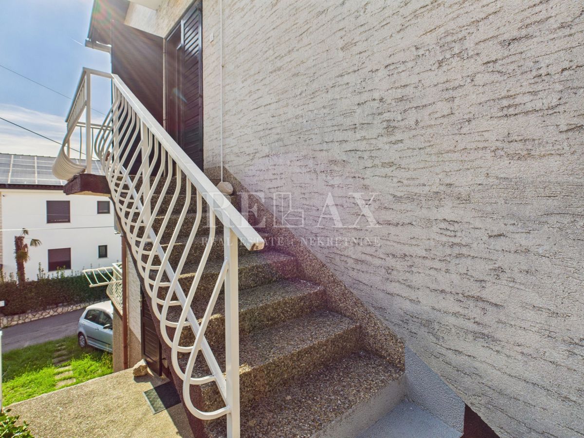 Dramalj - hiša z dvema stanovanjskima enotama