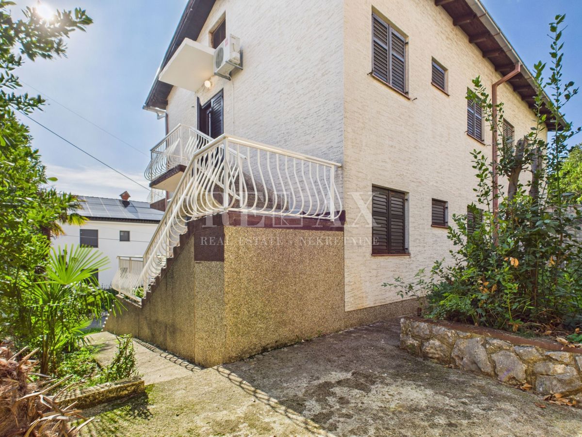 Dramalj - hiša z dvema stanovanjskima enotama