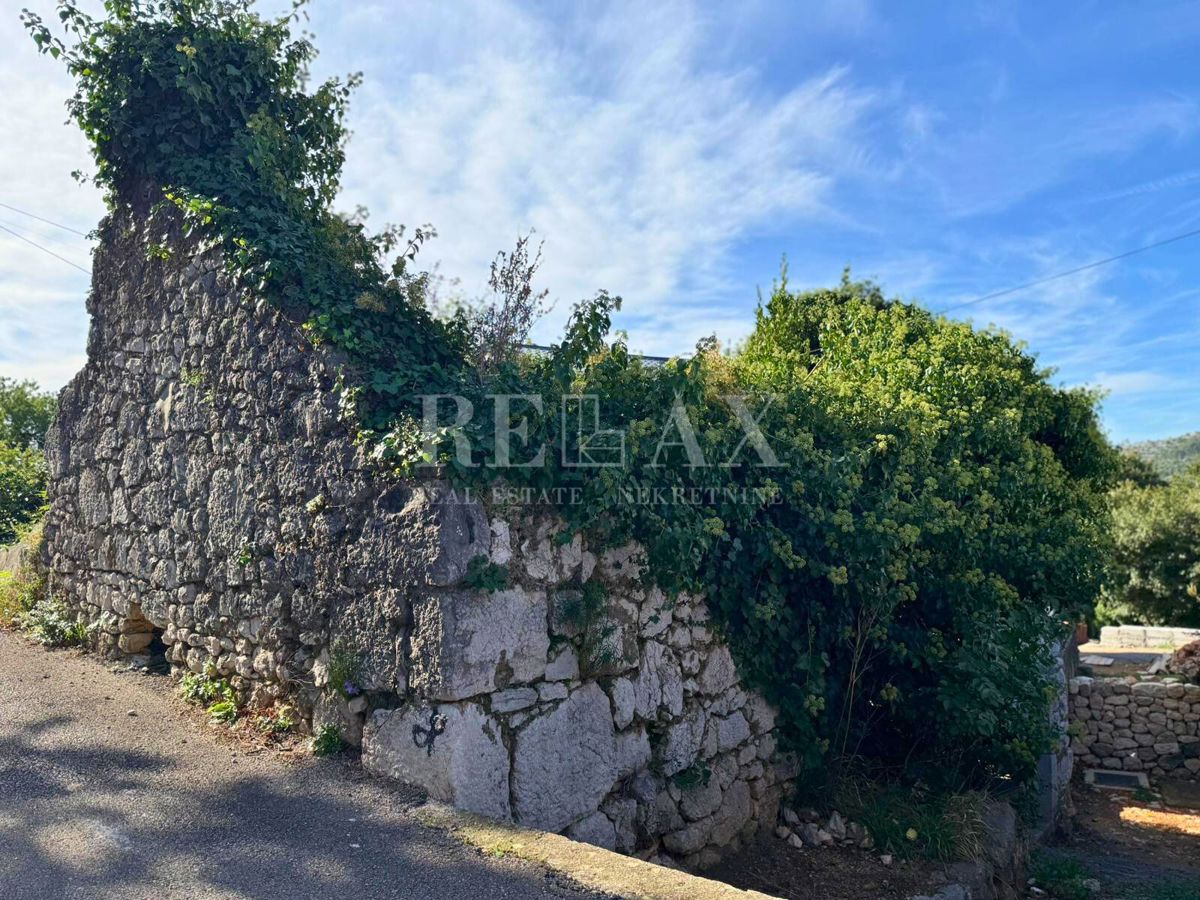 Bribir - Mirišće blizu centra