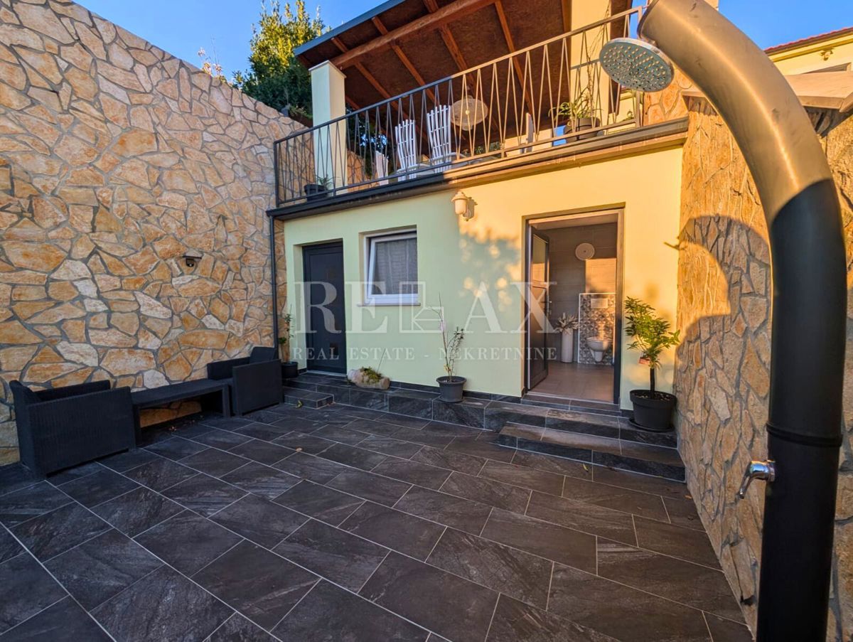 Bribir – Hiša z bazenom in tremi apartmaji