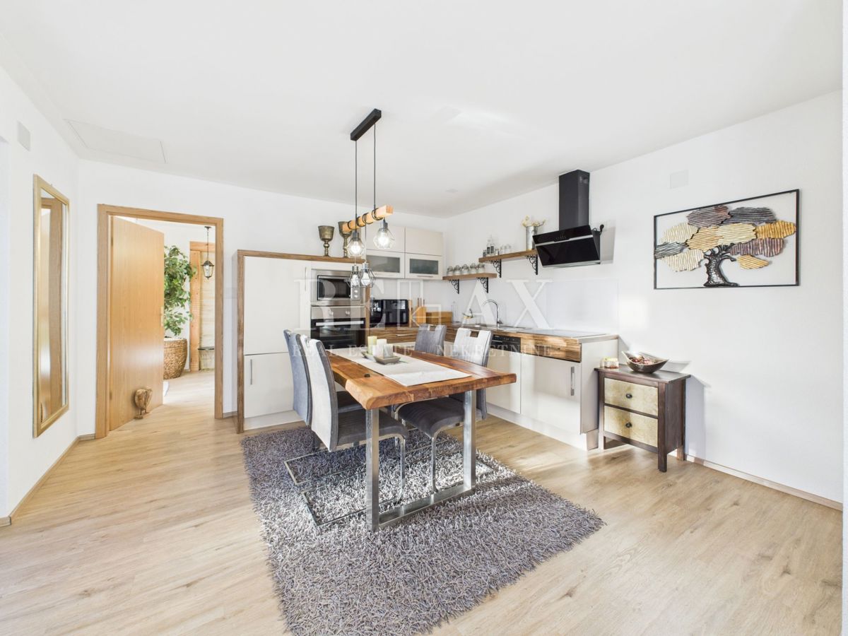 Bribir – Hiša z bazenom in tremi apartmaji