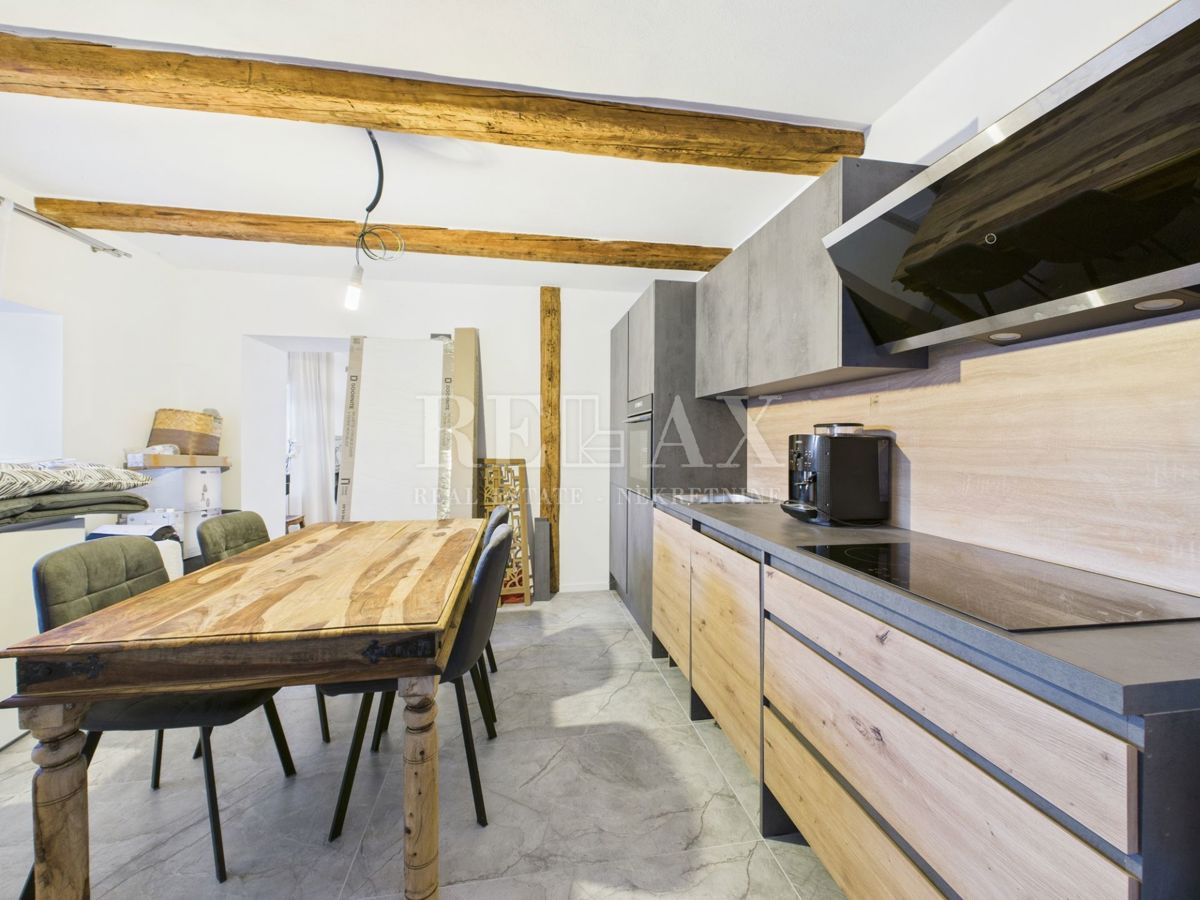 Bribir – Hiša z bazenom in tremi apartmaji