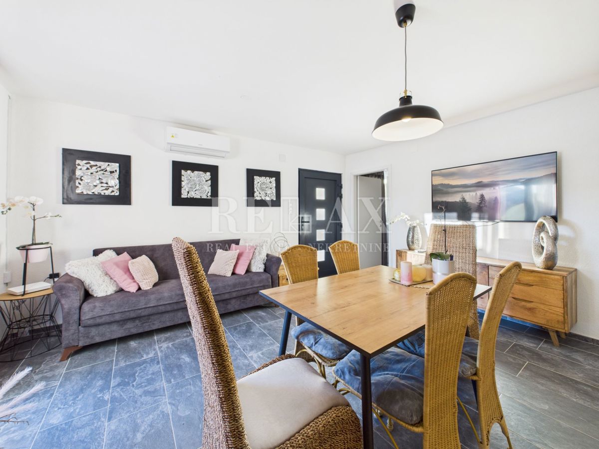 Bribir – Hiša z bazenom in tremi apartmaji