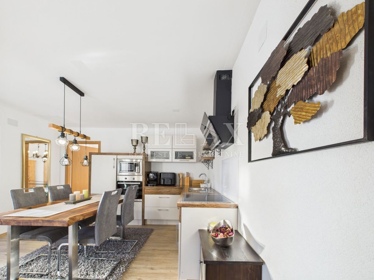 Bribir – Hiša z bazenom in tremi apartmaji