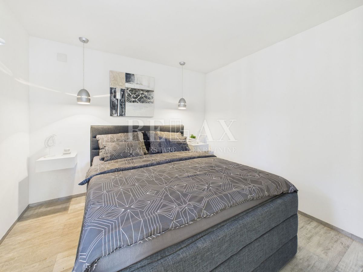 Bribir – Hiša z bazenom in tremi apartmaji