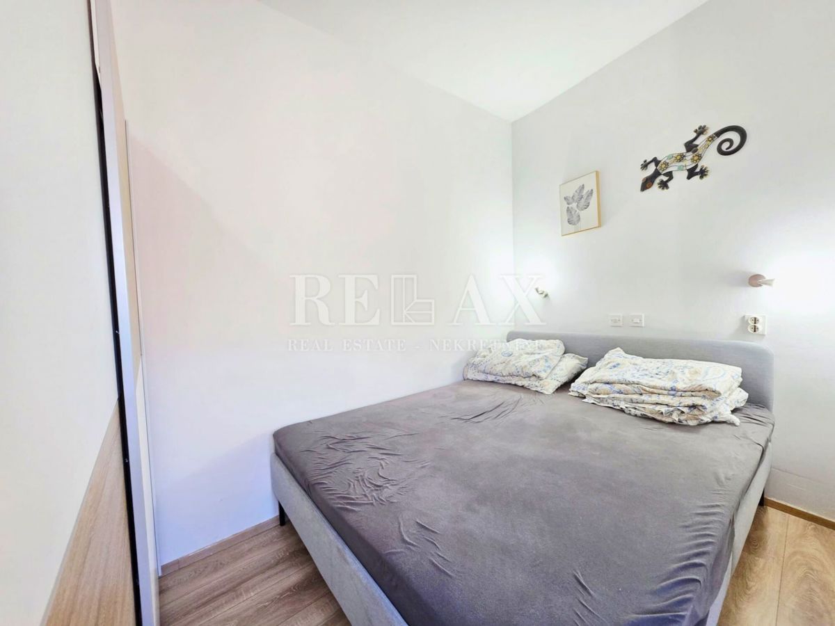 Crikvenica - dve hiši, garaža