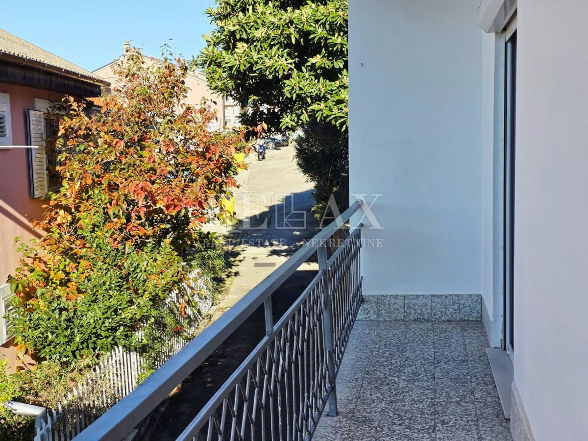 Crikvenica - dve hiši, garaža