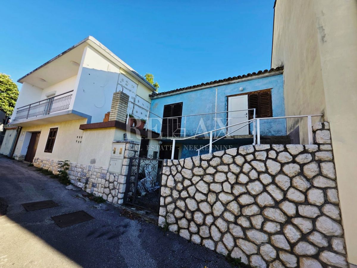 Crikvenica - dve hiši, garaža