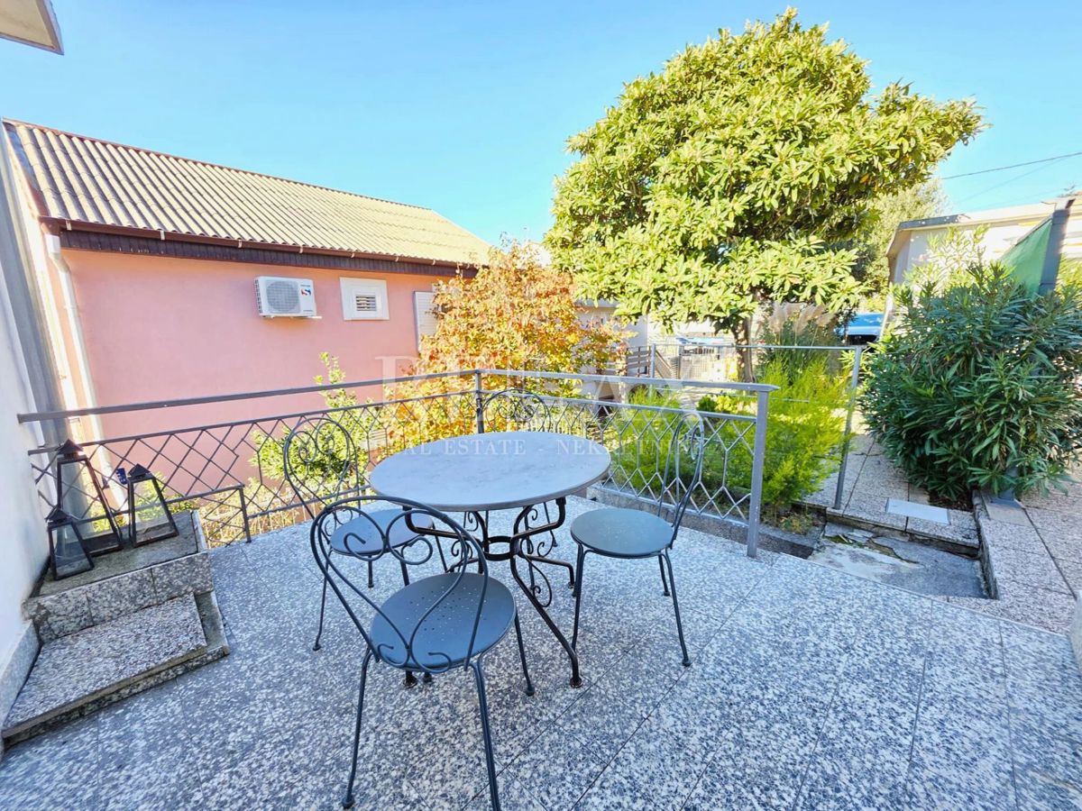 Crikvenica - dve hiši, garaža