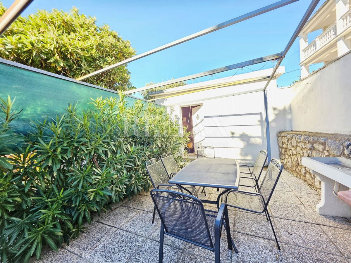 Crikvenica - dve hiši, garaža