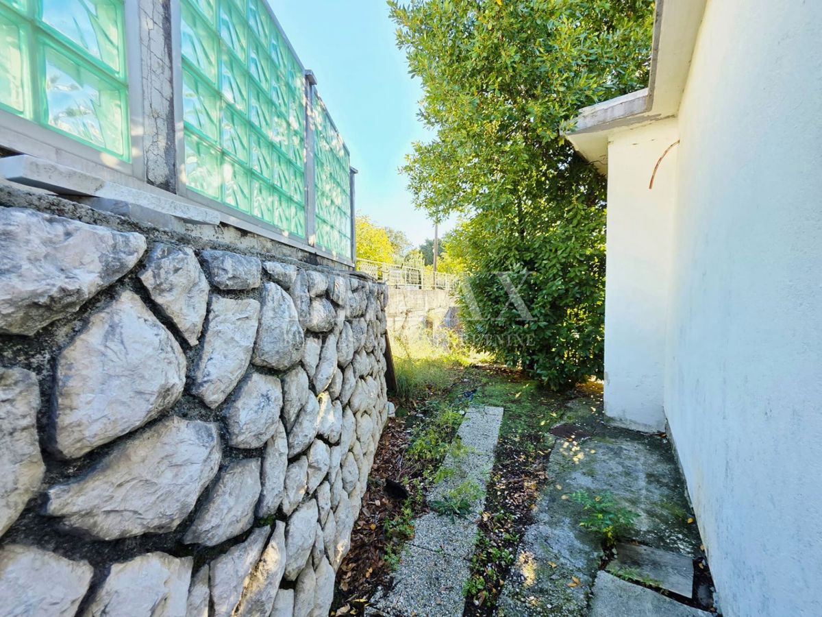 Crikvenica - dve hiši, garaža