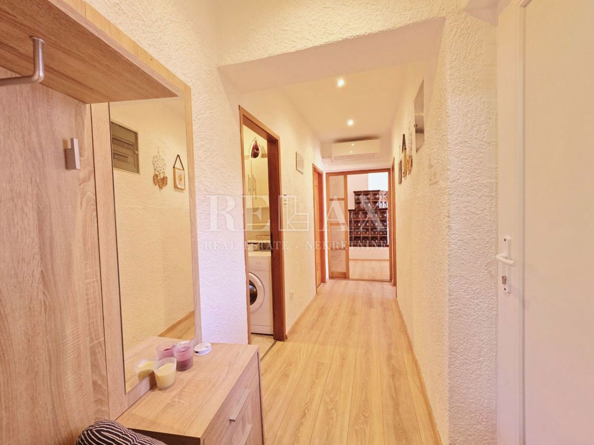 Crikvenica - dve hiši, garaža