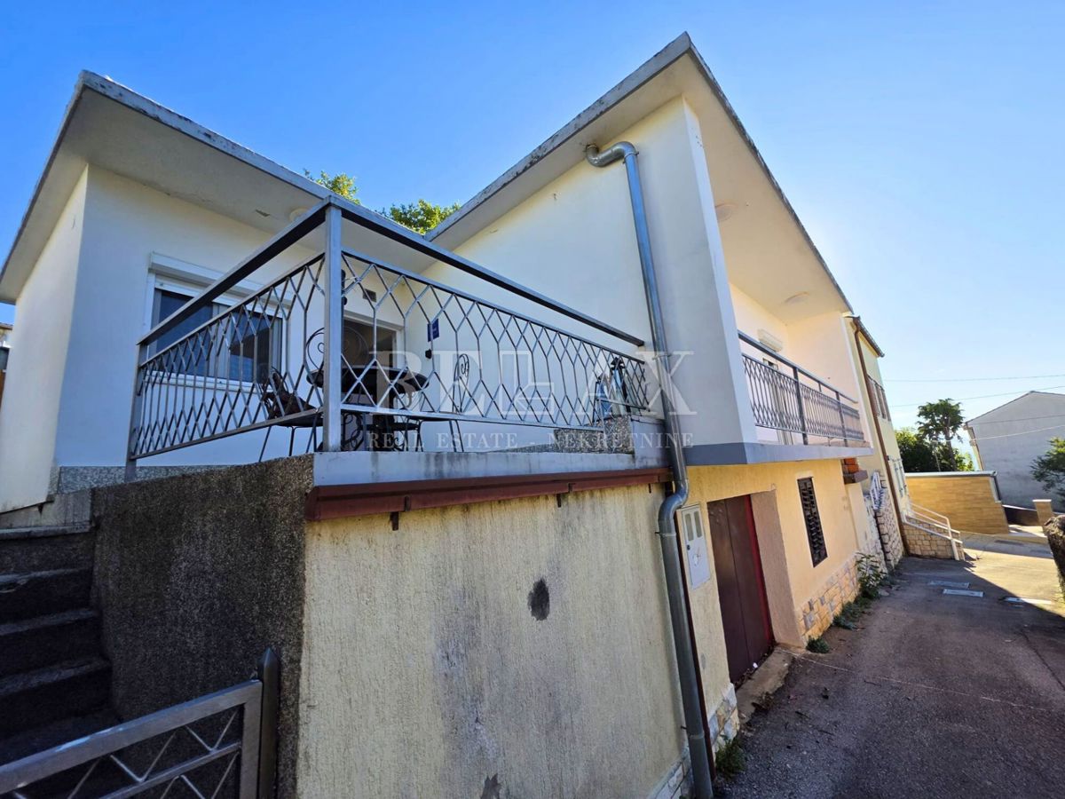 Crikvenica - dve hiši, garaža