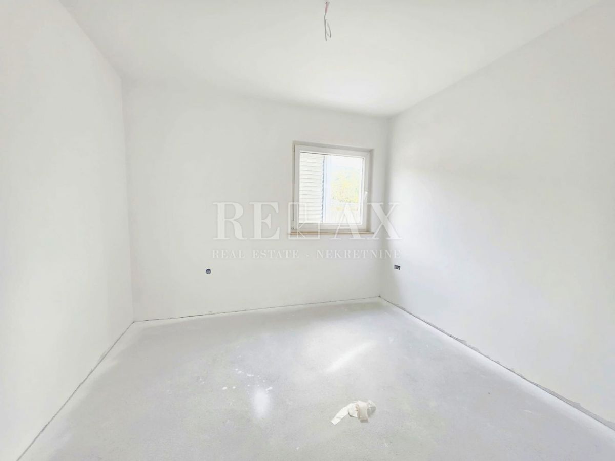 Crikvenica - apartma z veliko teraso, parkirišče