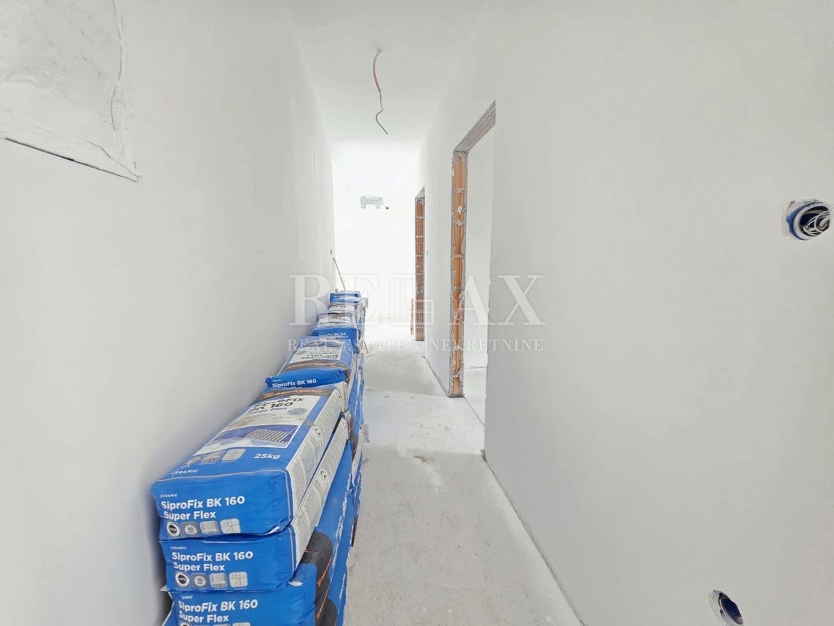 Crikvenica - apartma z veliko teraso, parkirišče