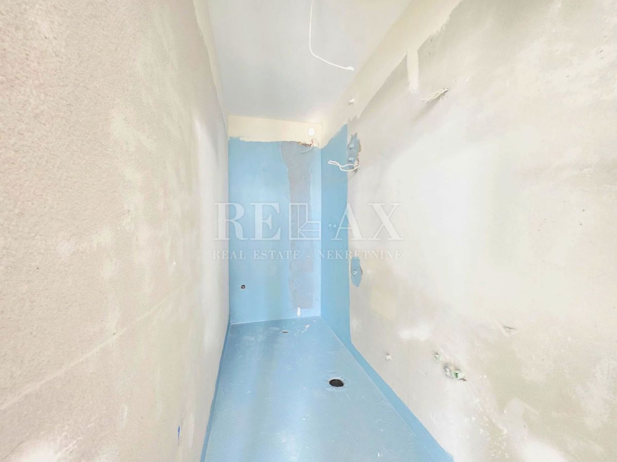 Crikvenica - apartma z veliko teraso, parkirišče