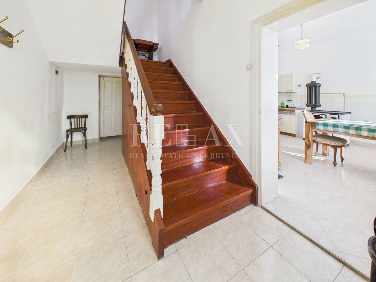 Bribir - avtentična hiša z vrtom