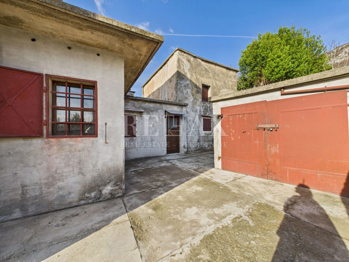 Bribir - avtentična hiša z vrtom