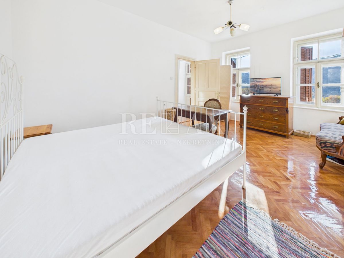 Bribir - avtentična hiša z vrtom