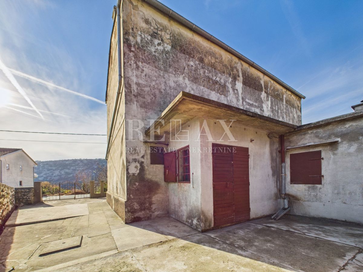 Bribir - avtentična hiša z vrtom