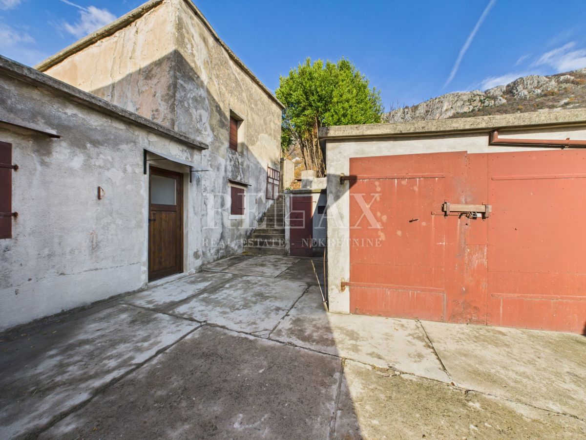 Bribir - avtentična hiša z vrtom