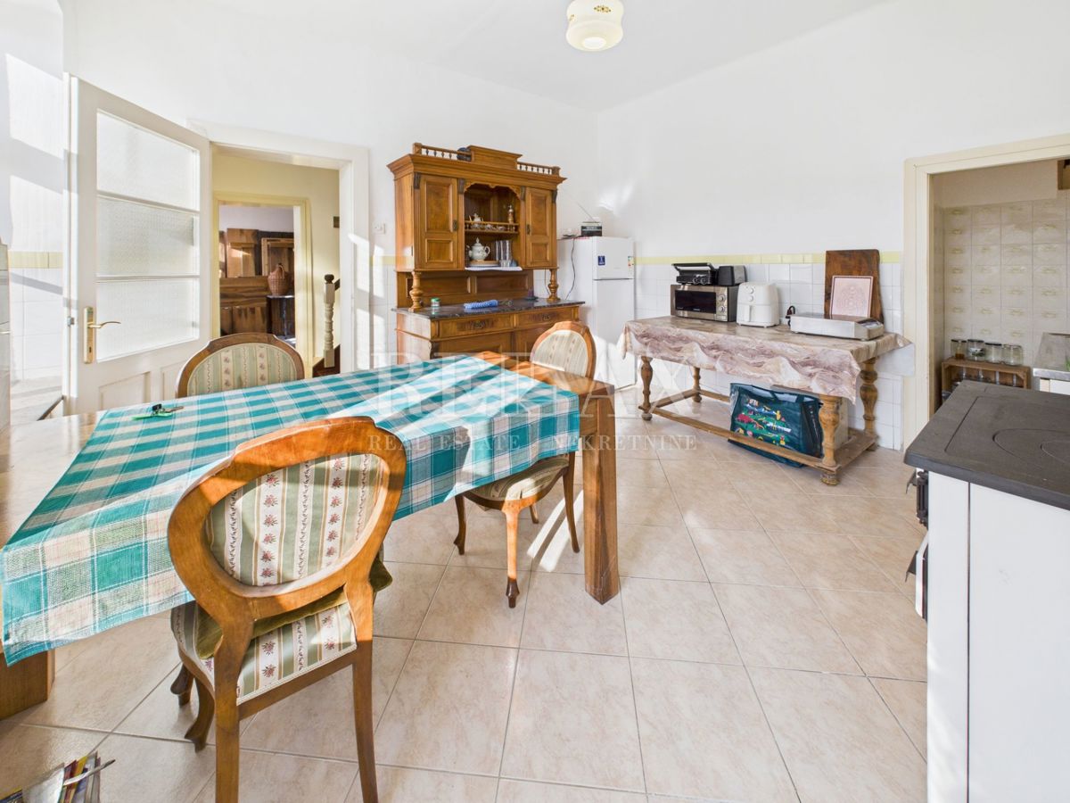 Bribir - avtentična hiša z vrtom