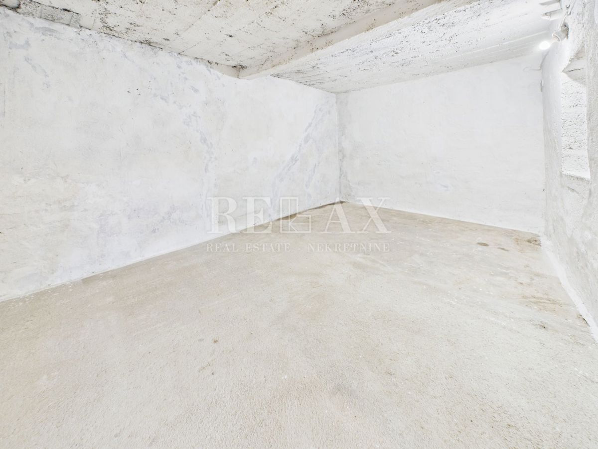 Bribir - avtentična hiša z vrtom