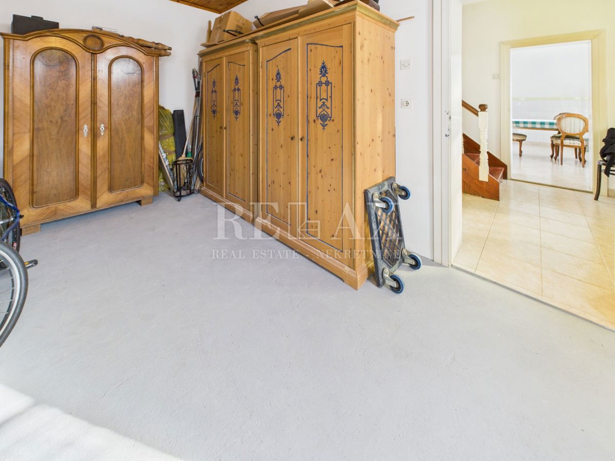 Bribir - avtentična hiša z vrtom