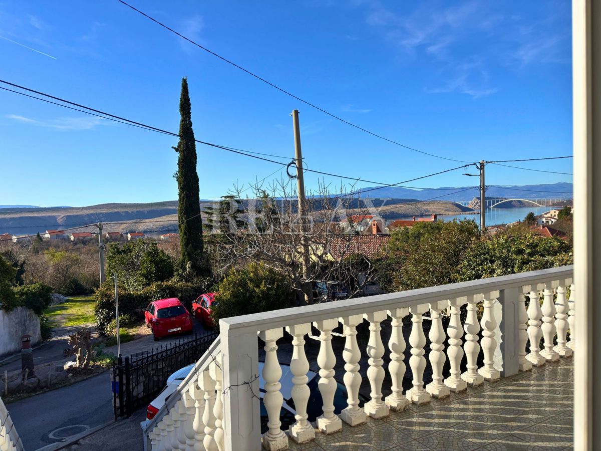 Jadranovo - samostojna hiša s 3 apartmaji