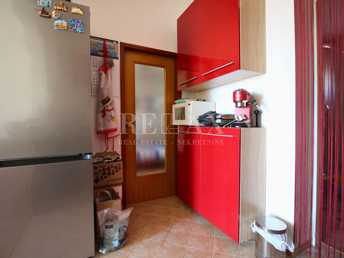 Jadranovo - samostojna hiša s 3 apartmaji