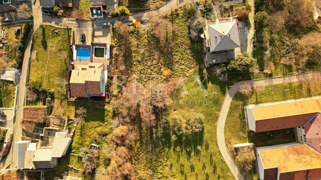 Bribir - gradbeno zemljišče z odličnim dostopom