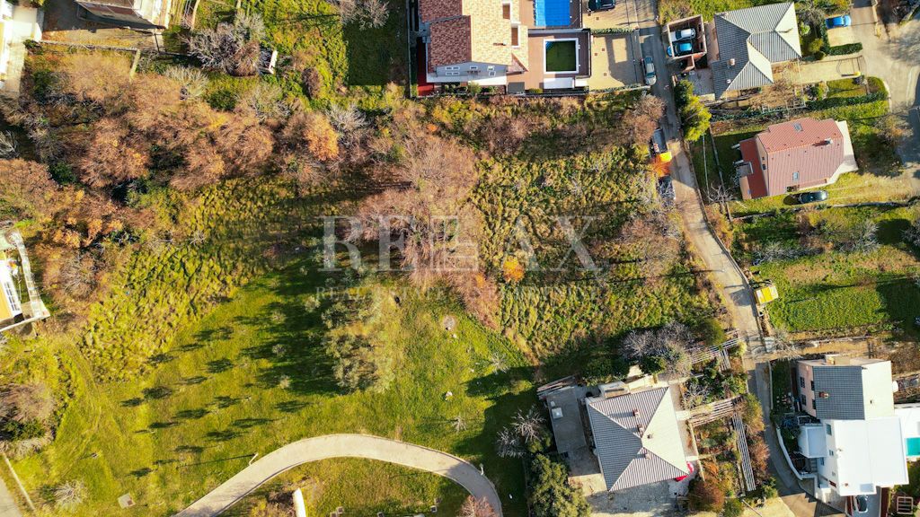 Bribir - gradbeno zemljišče z odličnim dostopom