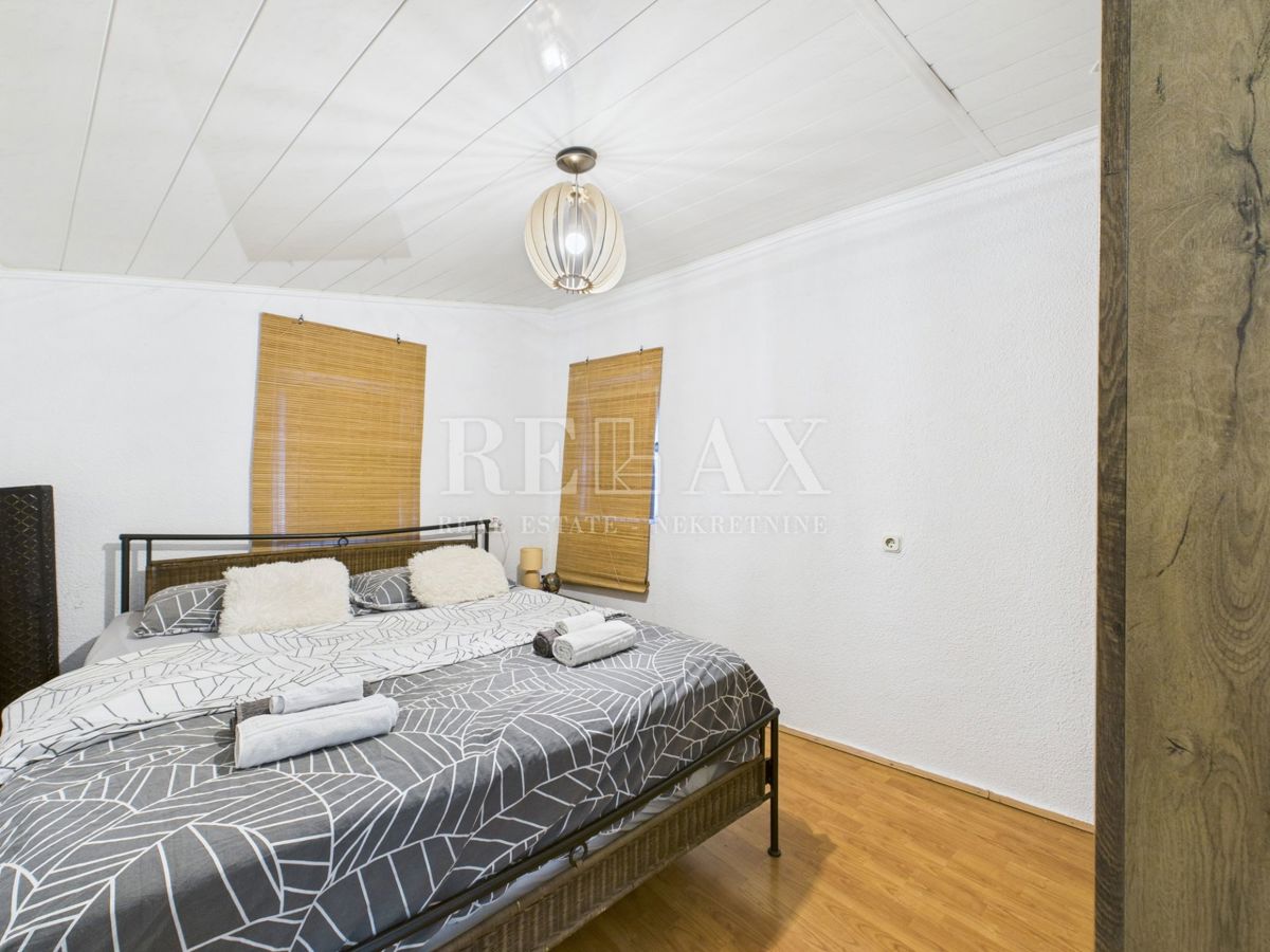 Kastav - hiša s 3 stanovanji in poslovnim prostorom