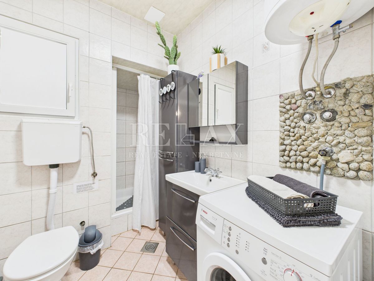 Kastav - hiša s 3 stanovanji in poslovnim prostorom