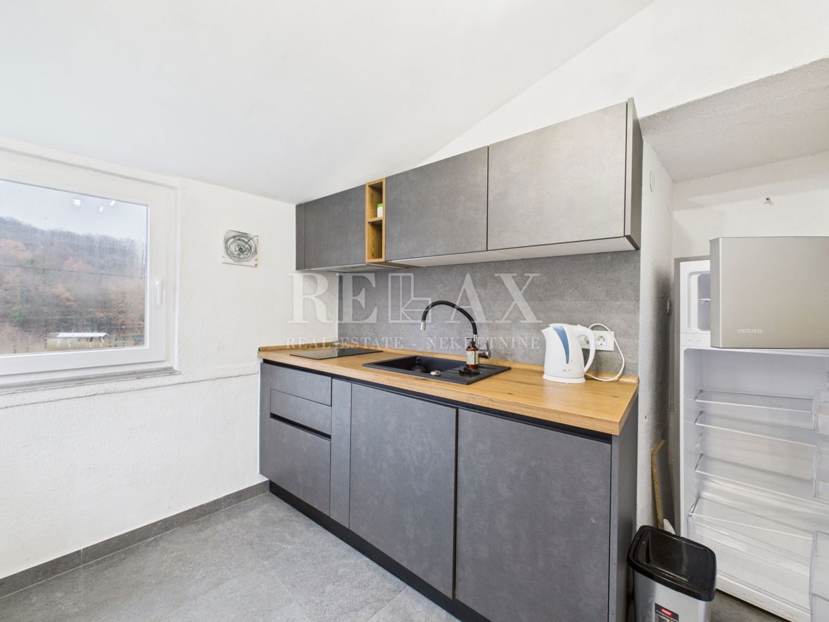 Kastav - hiša s 3 stanovanji in poslovnim prostorom