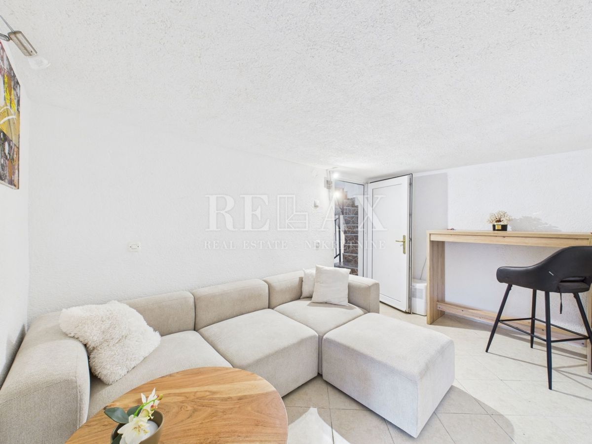 Kastav - hiša s 3 stanovanji in poslovnim prostorom