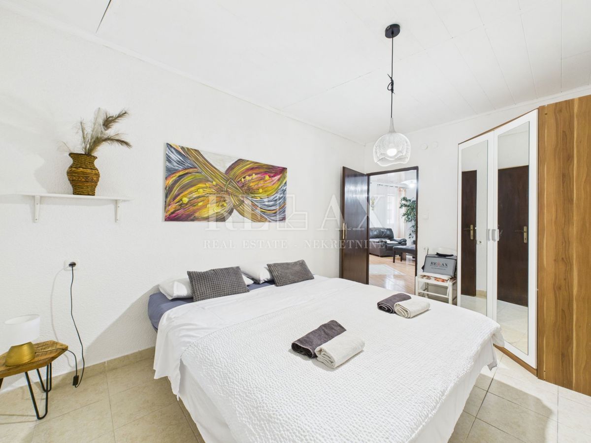 Kastav - hiša s 3 stanovanji in poslovnim prostorom