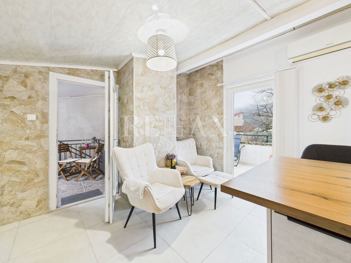 Kastav - hiša s 3 stanovanji in poslovnim prostorom