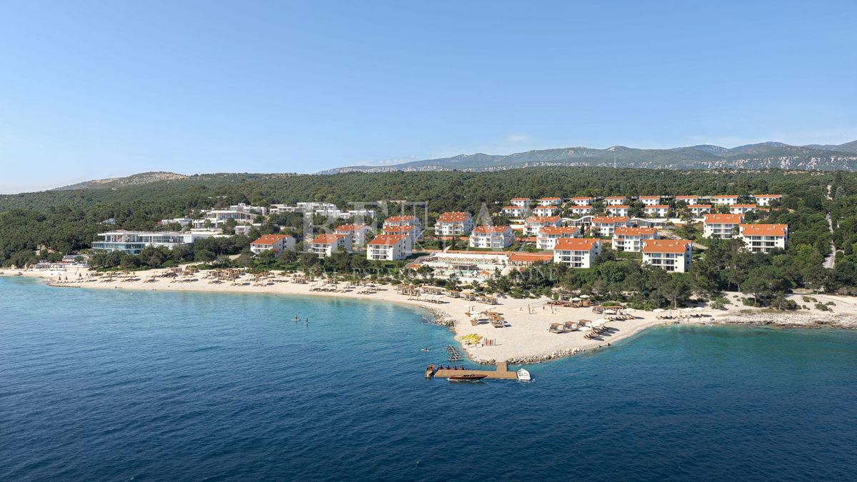 Novi Vinodolski – apartma v ekskluzivnem letovišču, prva vrsta ob morju