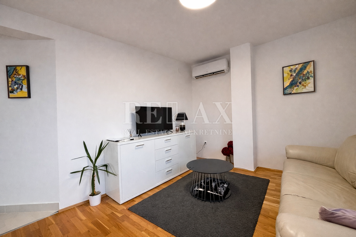 Novi Vinodolski - dvosobno stanovanje, parkirišče