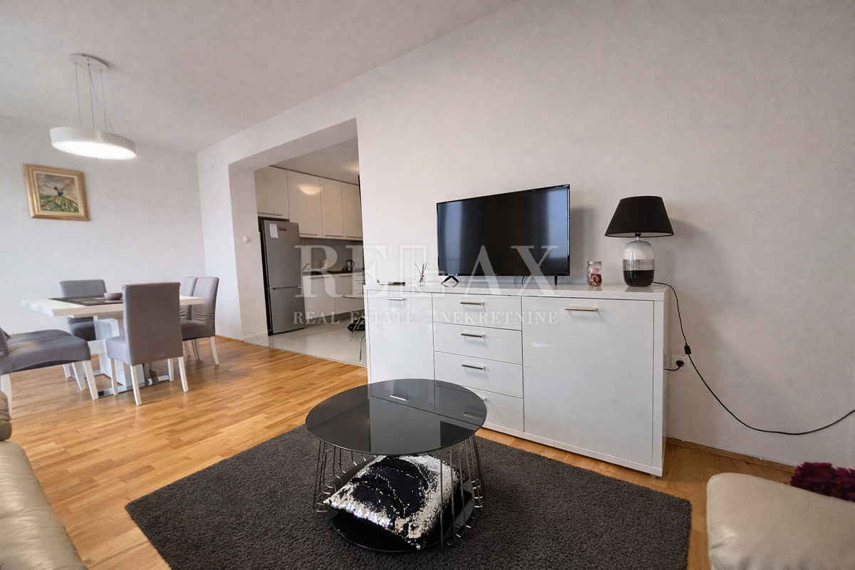 Novi Vinodolski - dvosobno stanovanje, parkirišče