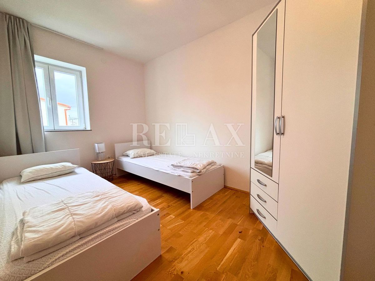 Novi Vinodolski - dvosobno stanovanje, parkirišče